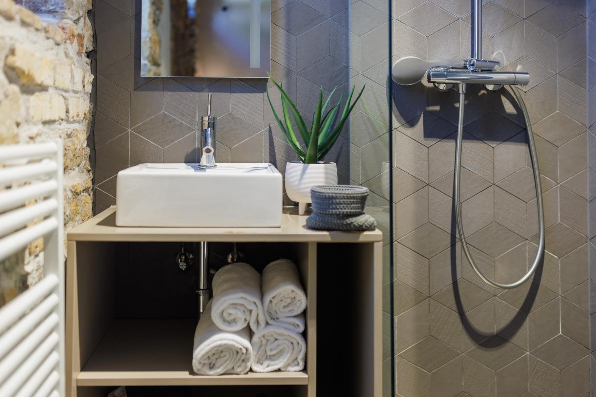 Vila Robida Rooms & Spa Črni Kal Екстериор снимка