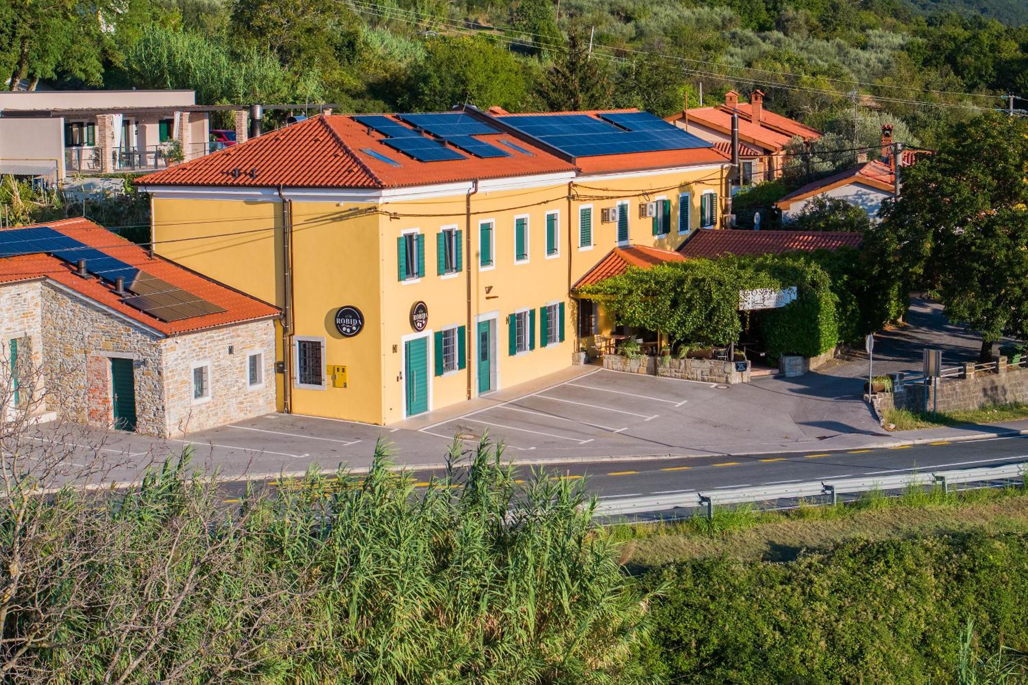 Vila Robida Rooms & Spa Črni Kal Екстериор снимка